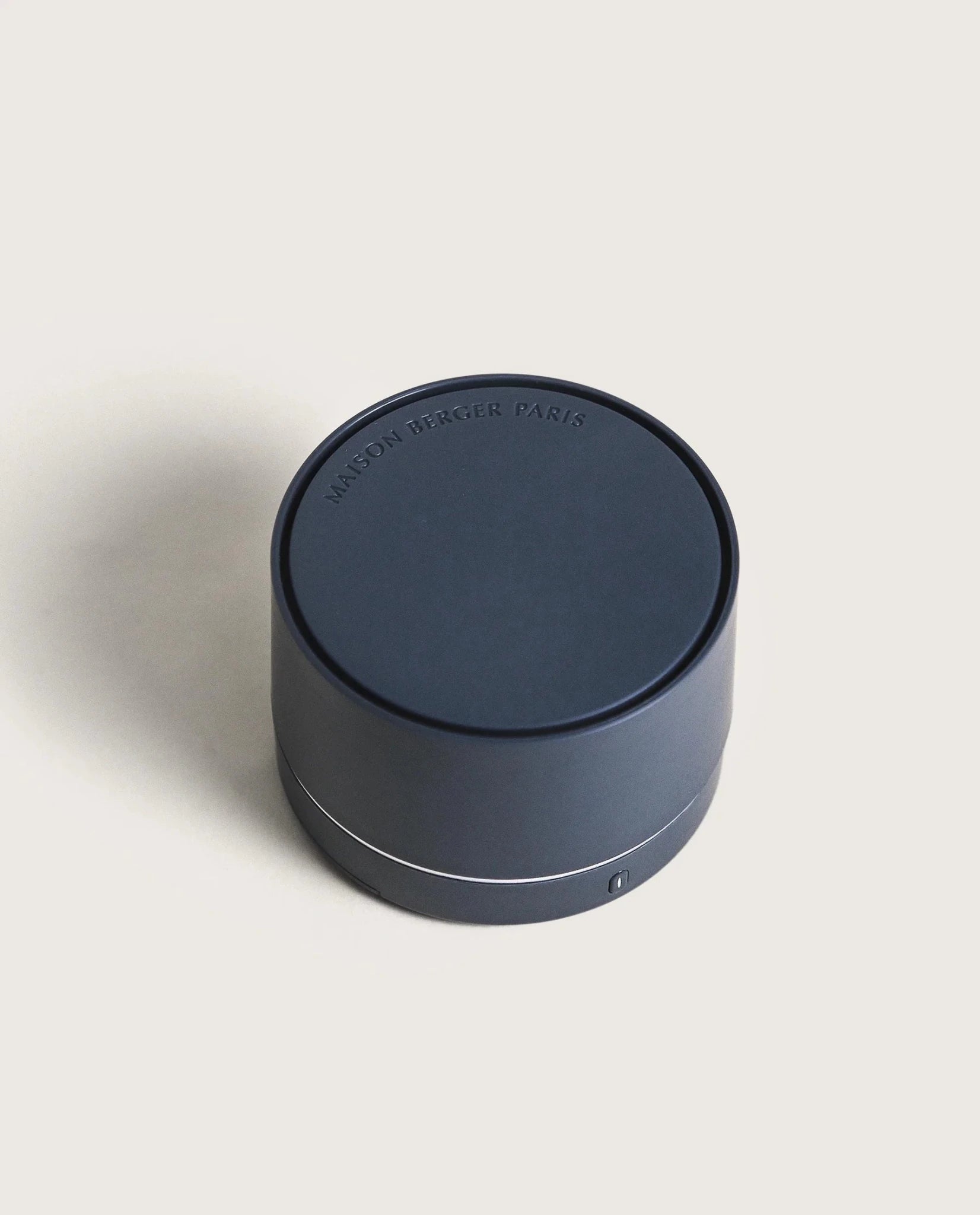 Portable Aroma Diffuser Nomade Grau - Pudriger Amber von Maison Berger