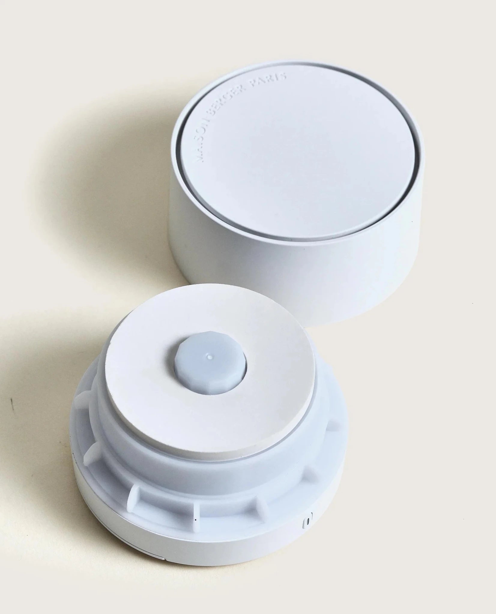 Portable Aroma Diffuser Nomade Weiß - Frische Ozeanbrise von Maison Berger