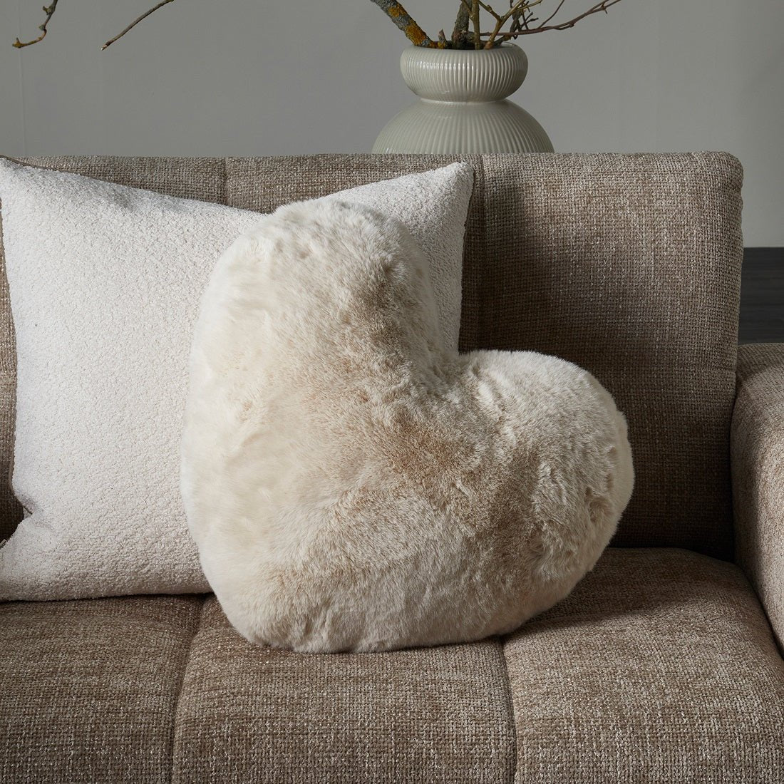 Kissen Heather Alba Heart Faux Fur Kissen Off White von Rivièra Maison