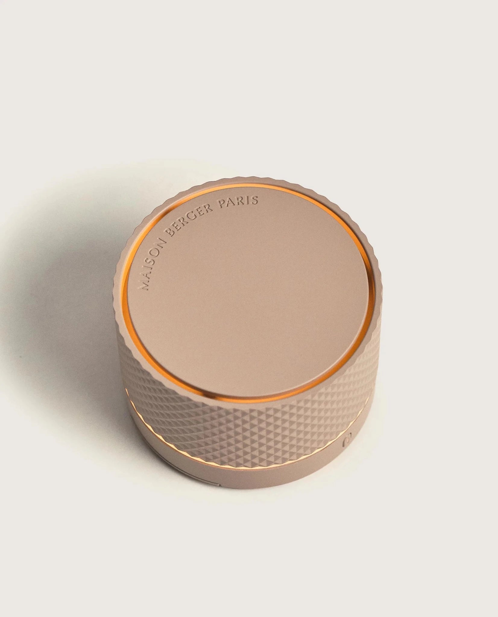 Portable Aroma Diffuser Nomade Beige - Zarte Baumwollblüte von Maison Berger