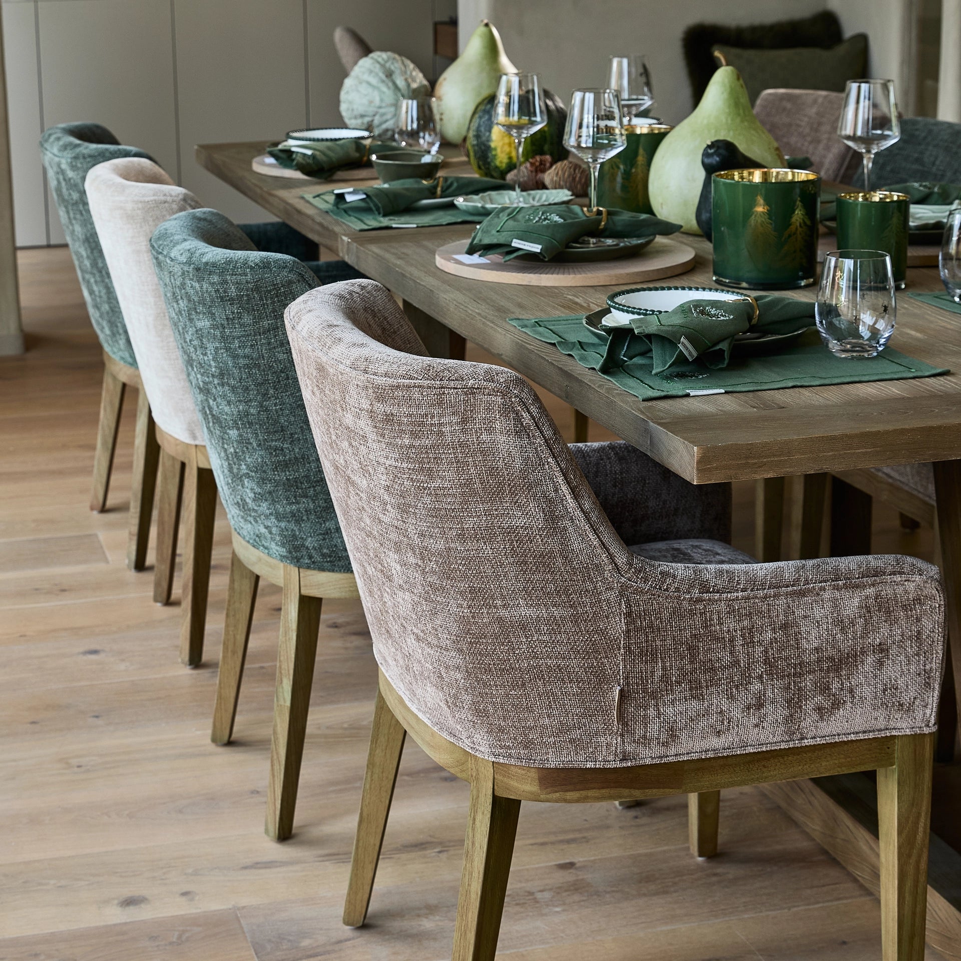 https://dam.dutchinterior.com/riviera-maison/collection/stoelen-bankjes/31154006/1920/31154006-8.webp