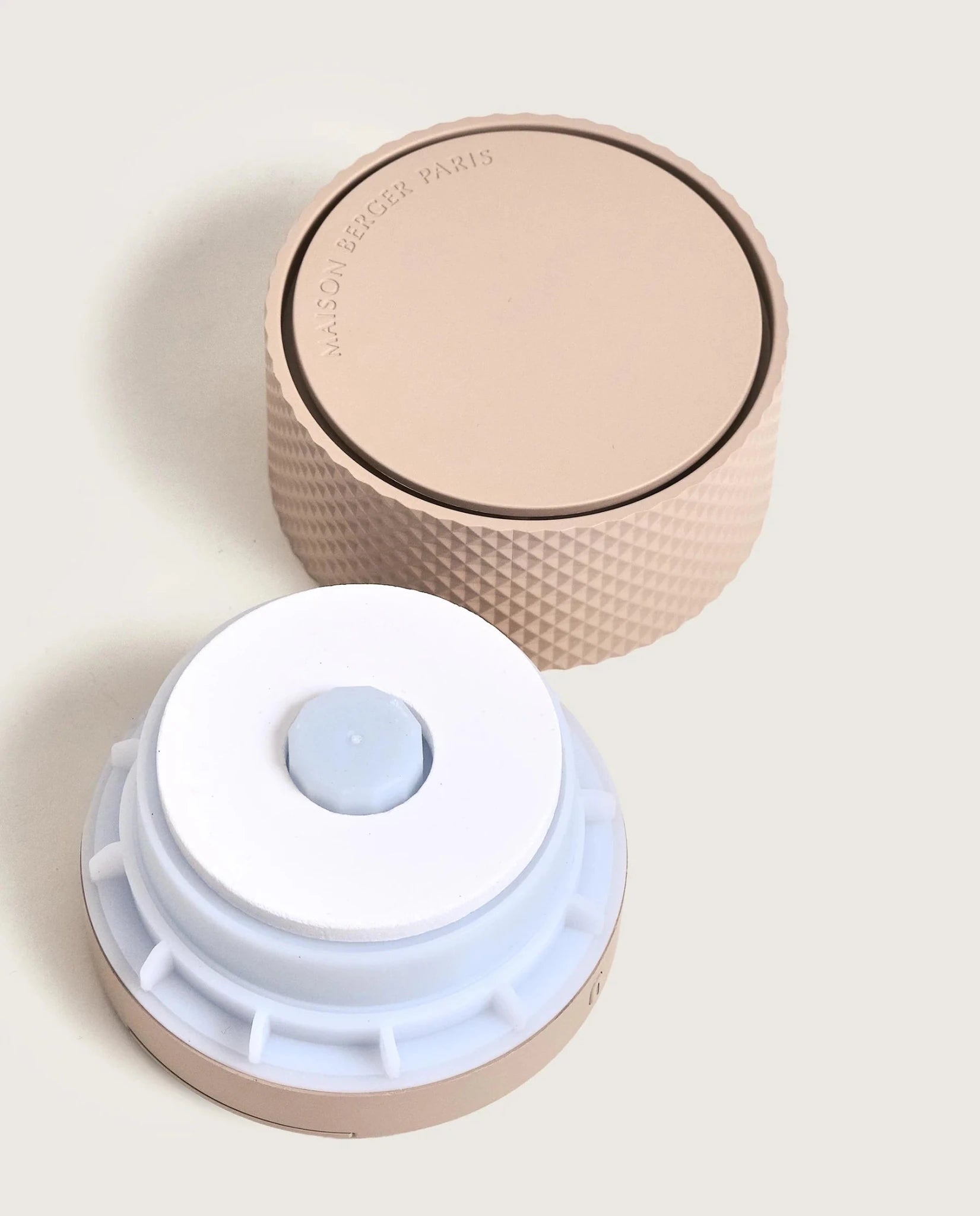 Portable Aroma Diffuser Nomade Beige - Zarte Baumwollblüte von Maison Berger