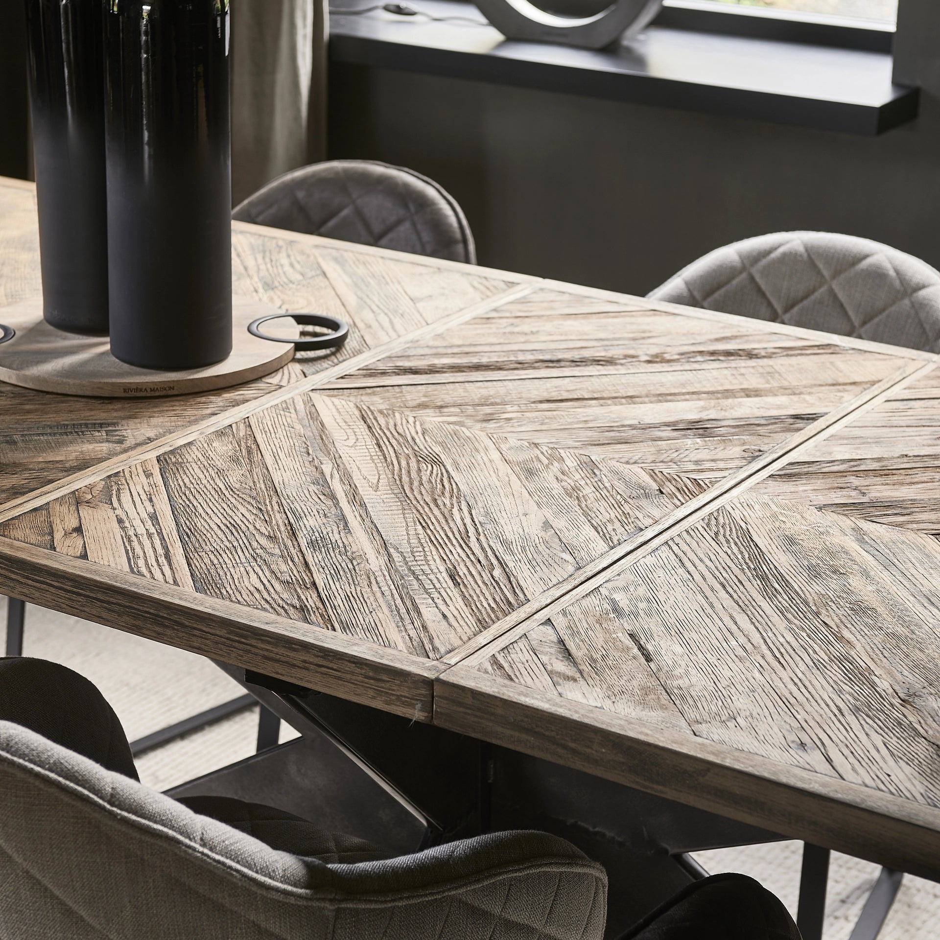 https://dam.dutchinterior.com/riviera-maison/collection/tafels/484480/1920/484480-10.webp