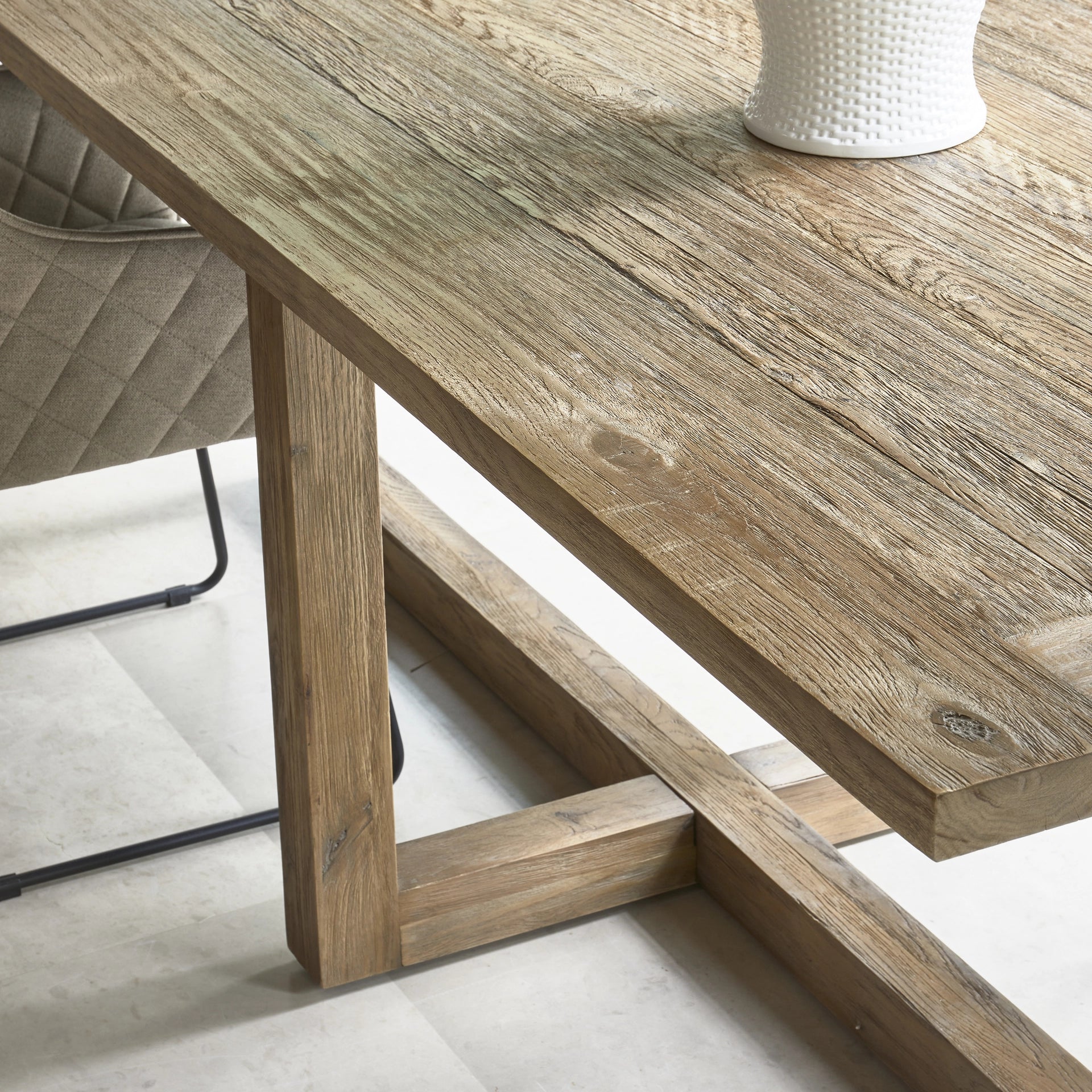 https://dam.dutchinterior.com/riviera-maison/collection/tafels/532130/1920/532130-5.webp