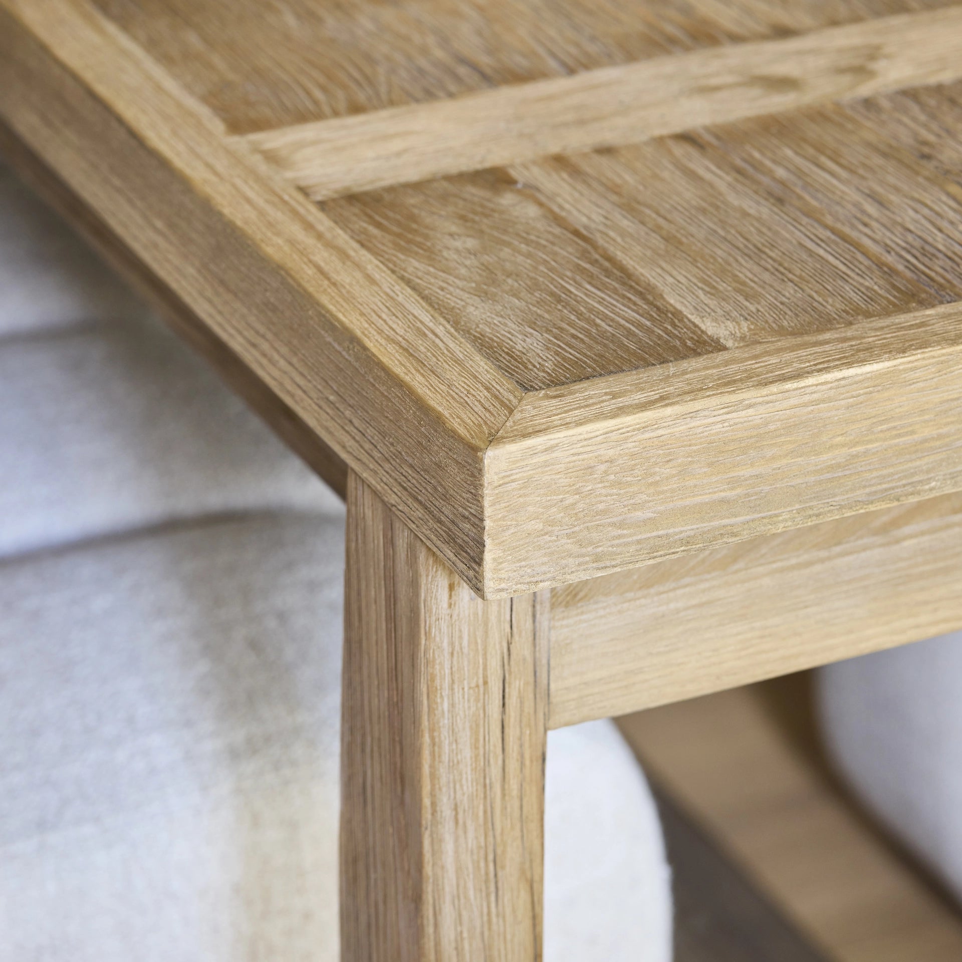 https://dam.dutchinterior.com/riviera-maison/collection/tafels/532710/1920/532710-5.webp