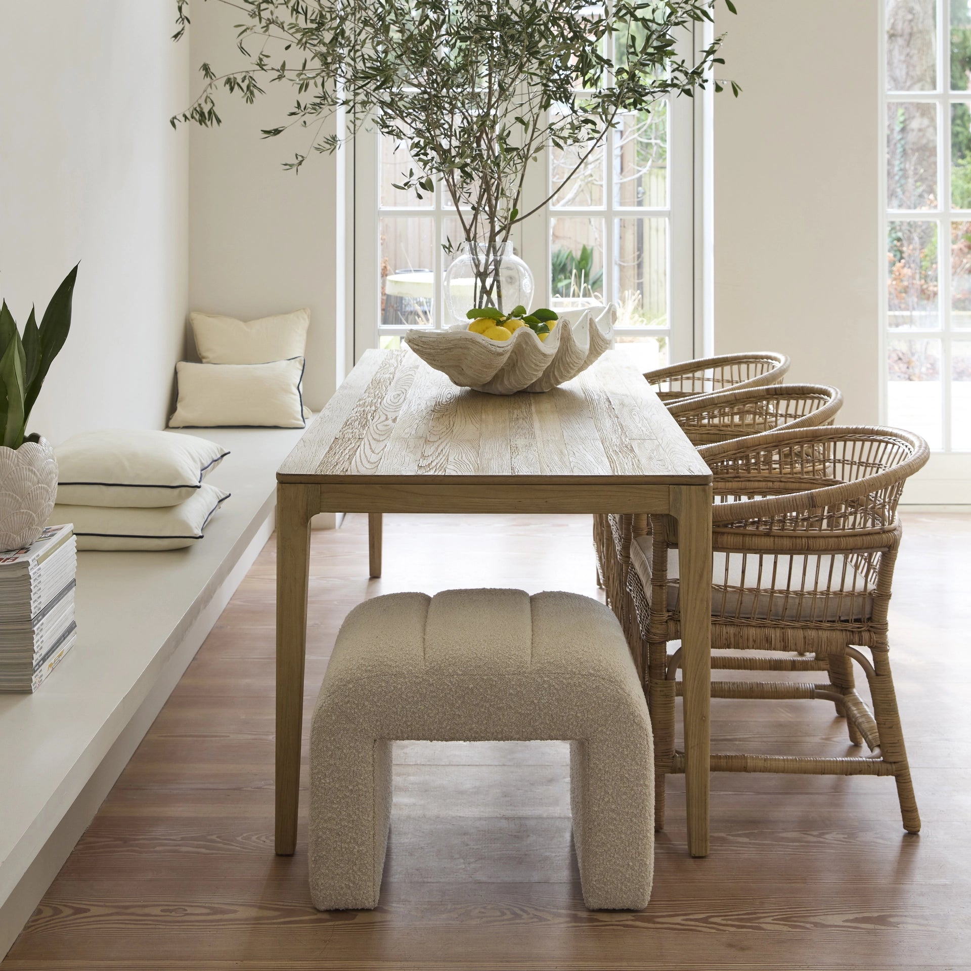 https://dam.dutchinterior.com/riviera-maison/collection/tafels/543810/1920/543810-6.webp
