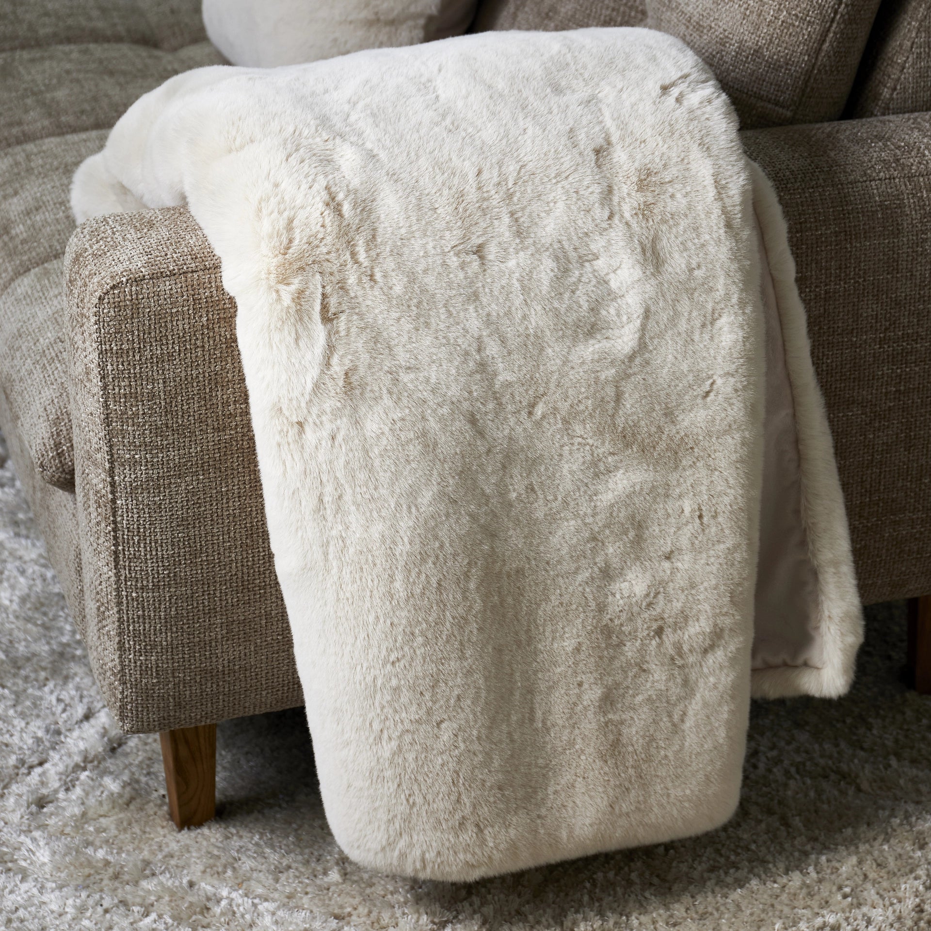Heather Faux Fur Throw 180x130cm von Rivièra Maison