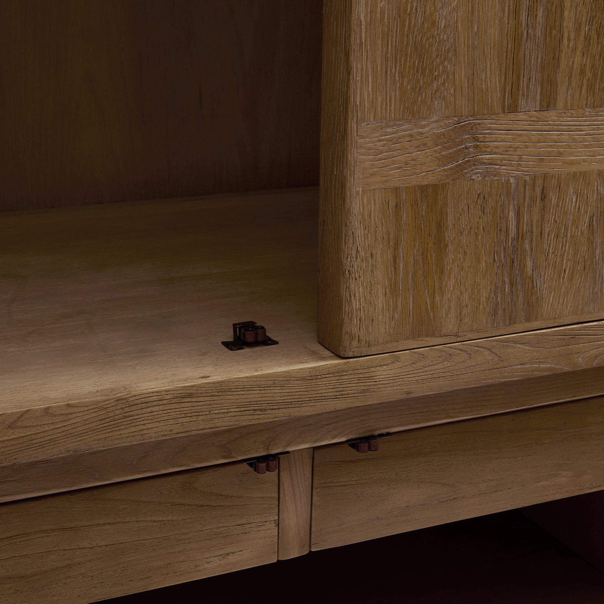 https://dam.dutchinterior.com/riviera-maison/collection/kasten/573770/1920/573770-3.webp