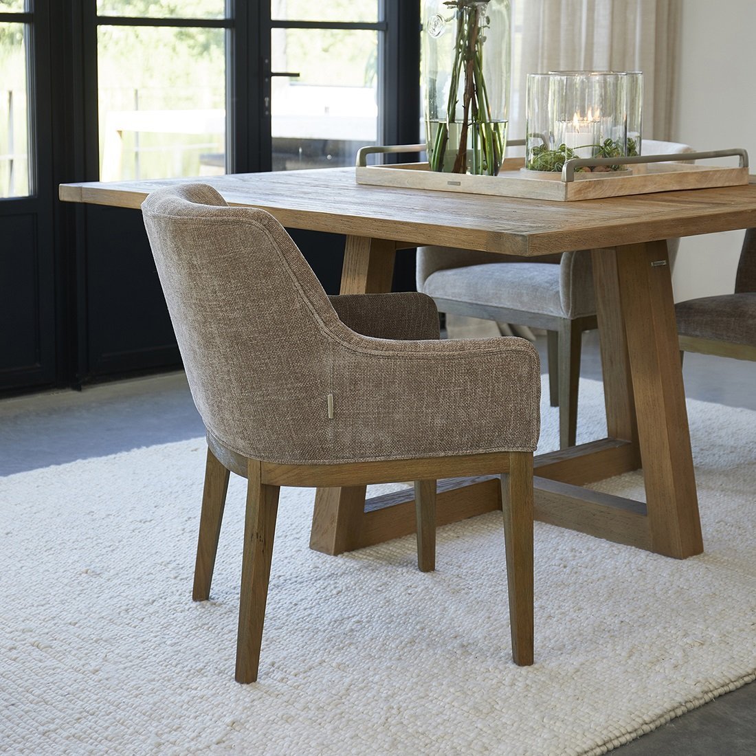 Riviera Maison Esszimmerstuhl Whistler – Armlehnenstuhl Warm Mushroom von Rivièra Maison