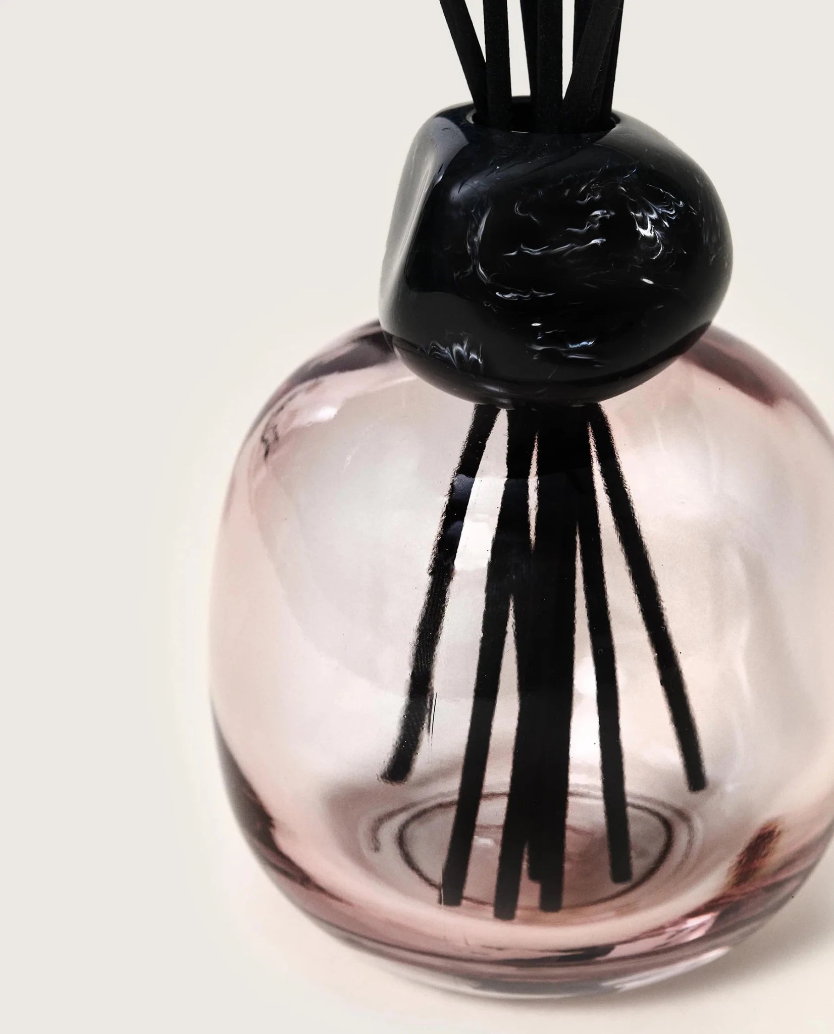 Raumduft Diffuser Mineral Rosa/Schwarz - Liliflora von Maison Berger