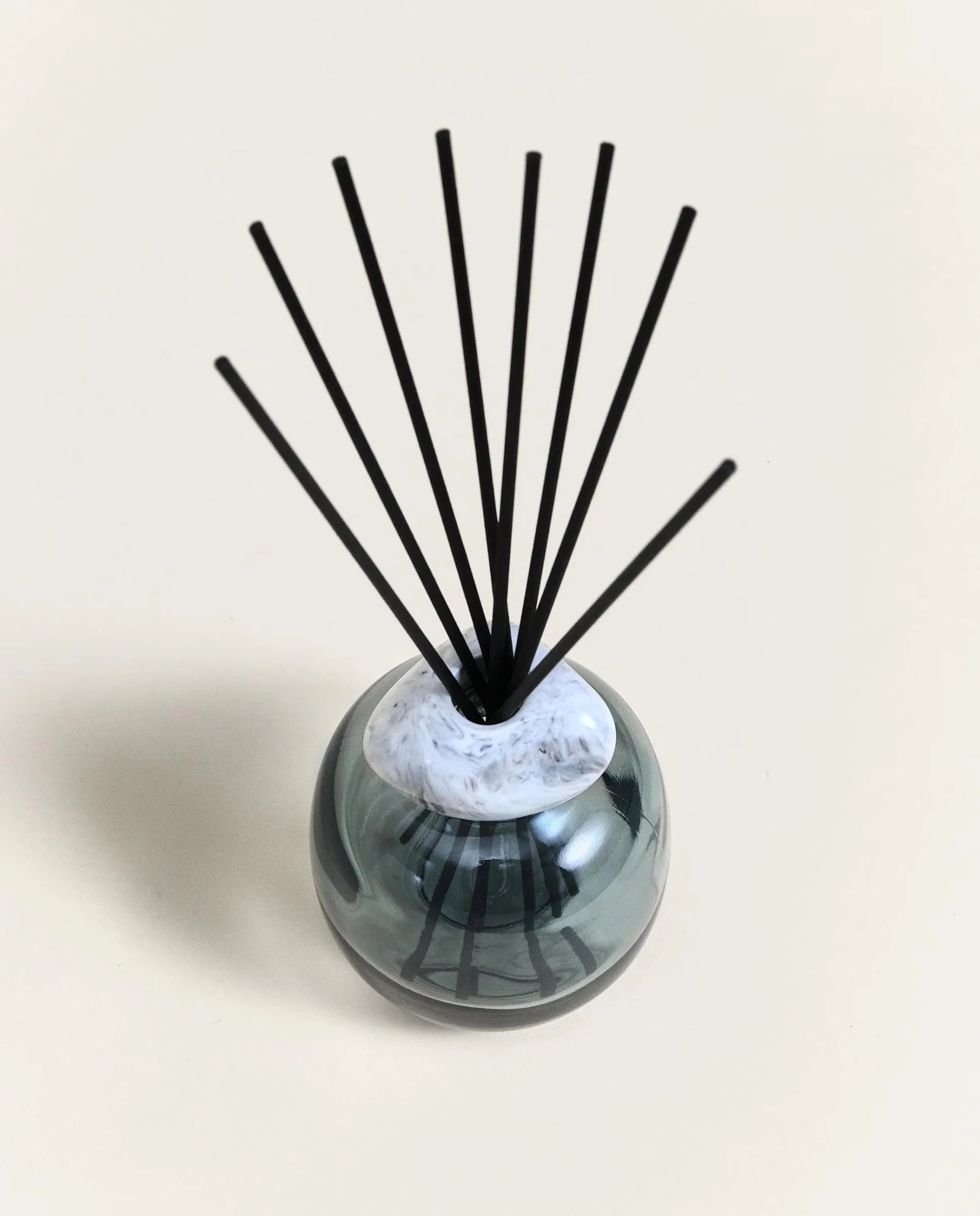 Raumduft Diffuser Mineral Blau/Weiß - Aromatischer Weißer Tee von Maison Berger