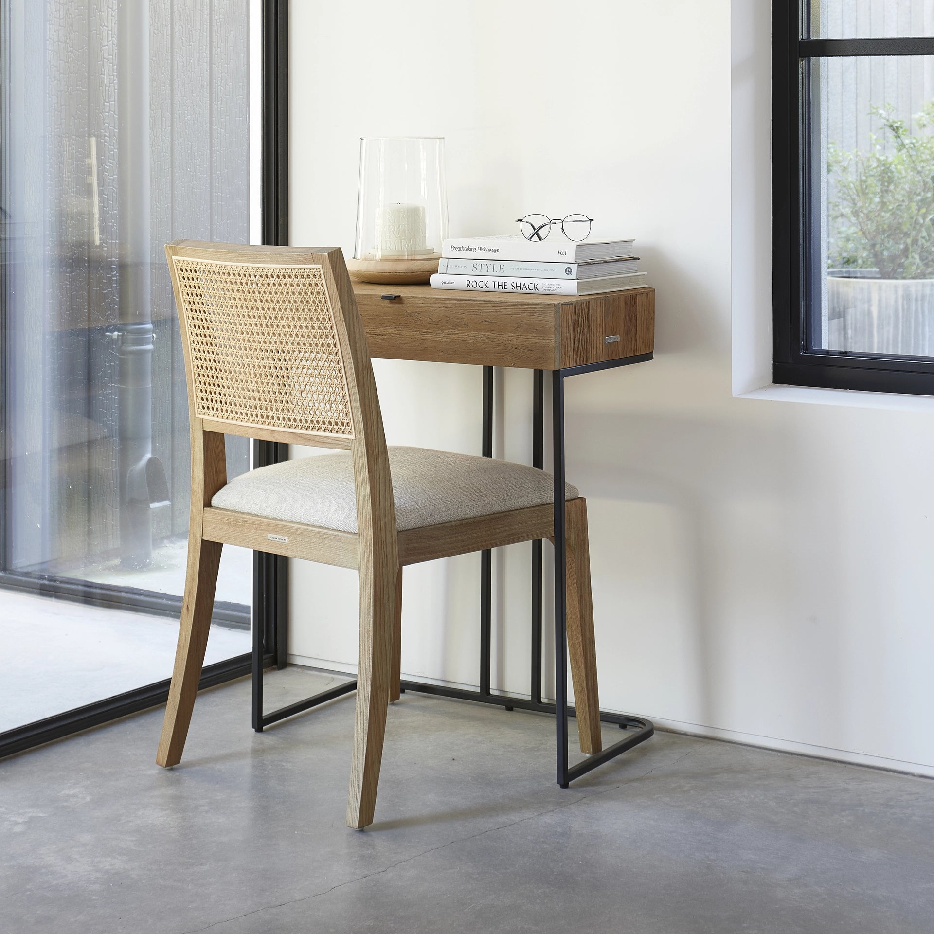 https://dam.dutchinterior.com/riviera-maison/collection/stoelen-bankjes/9796001/1920/9796001-1.webp