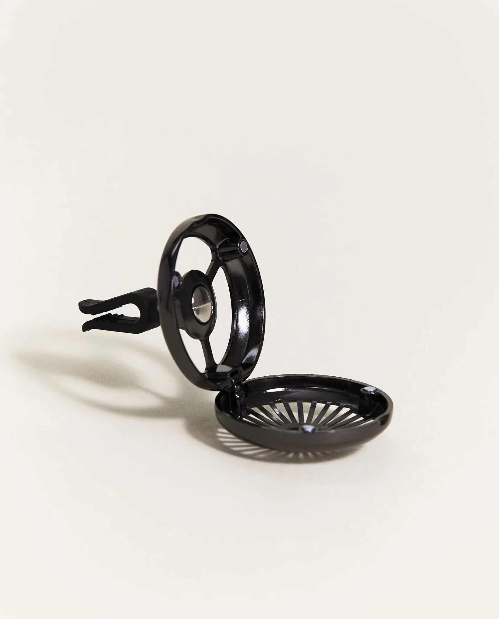 Autoduft Diffuser Car Wheel black, ohne Duftkeramik von Maison Berger