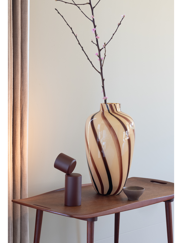 https://cdn.webshopapp.com/shops/321911/files/488404532/600x800x2/its-about-romi-its-about-romi-wand-tafellamp-milan.jpg
