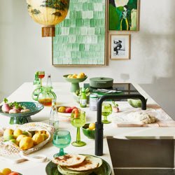 The Emeralds: Schale auf Sockel, Pistazie von HKliving