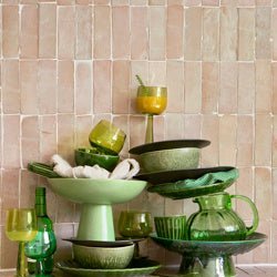 The Emeralds: Schale auf Sockel, Pistazie von HKliving