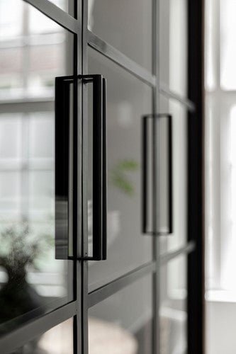 Metropole Vitrinenschrank medium von DTP Home