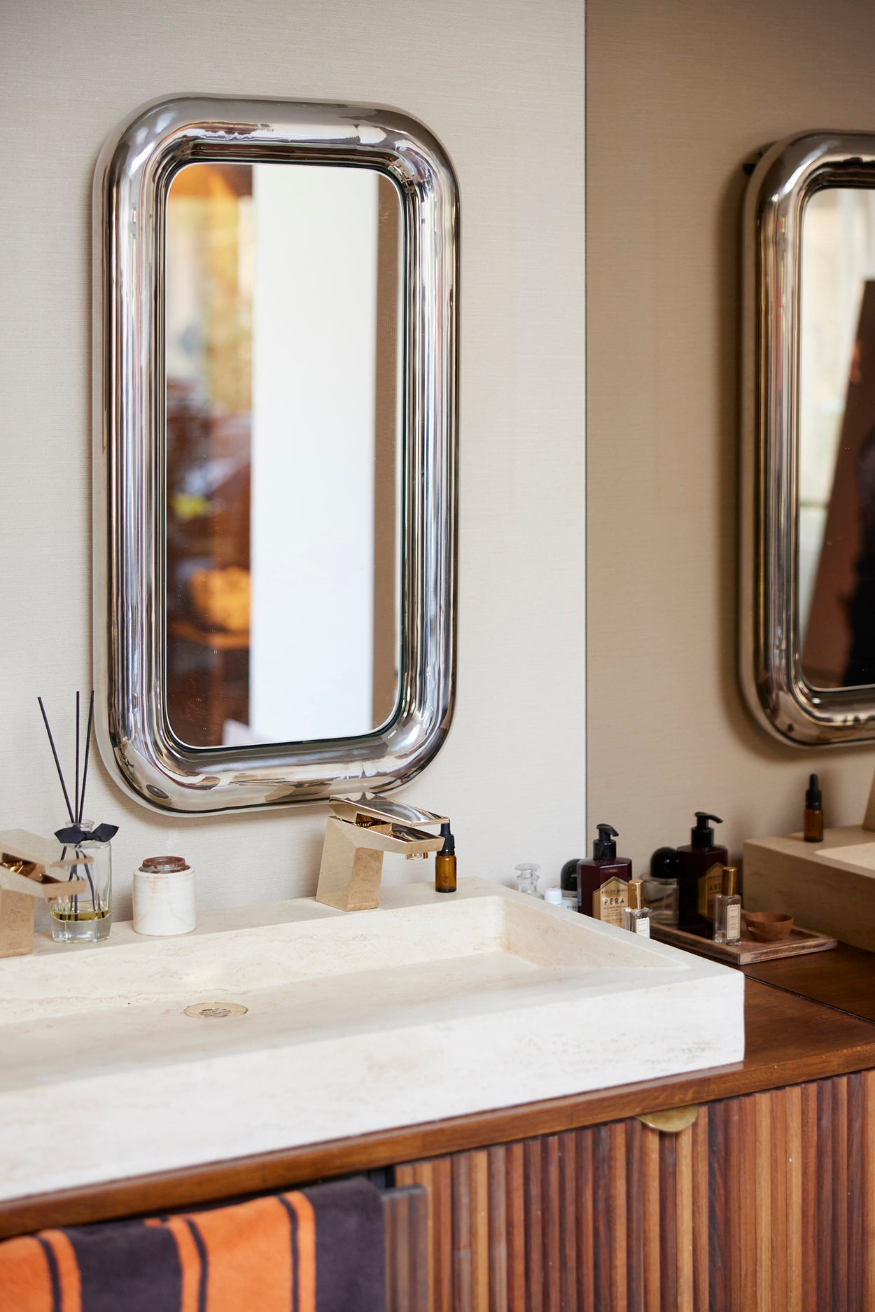 Chubby chrome mirror 80x45cm von HKliving
