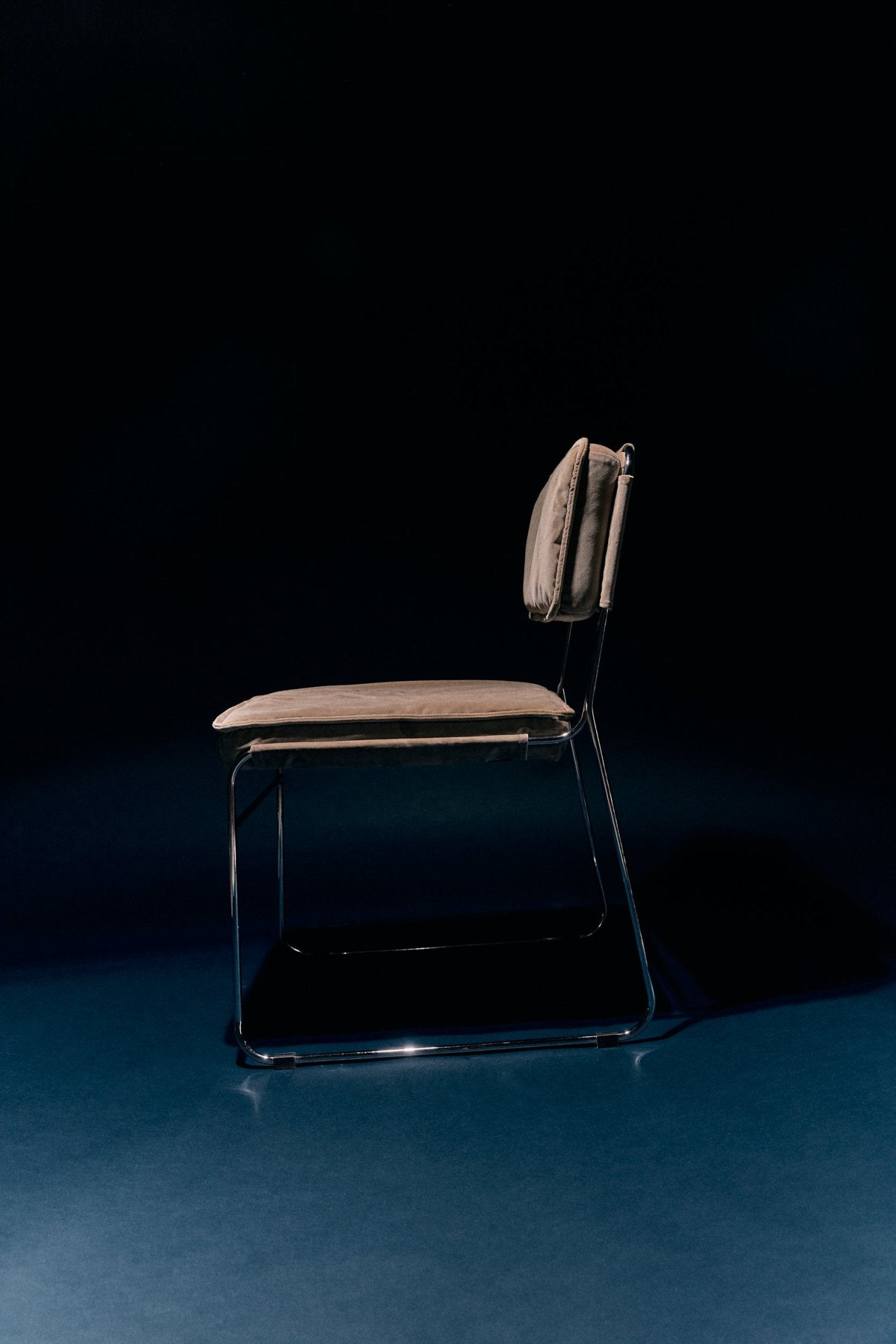 Endless dining chair: velvet, dirty chai von HKliving
