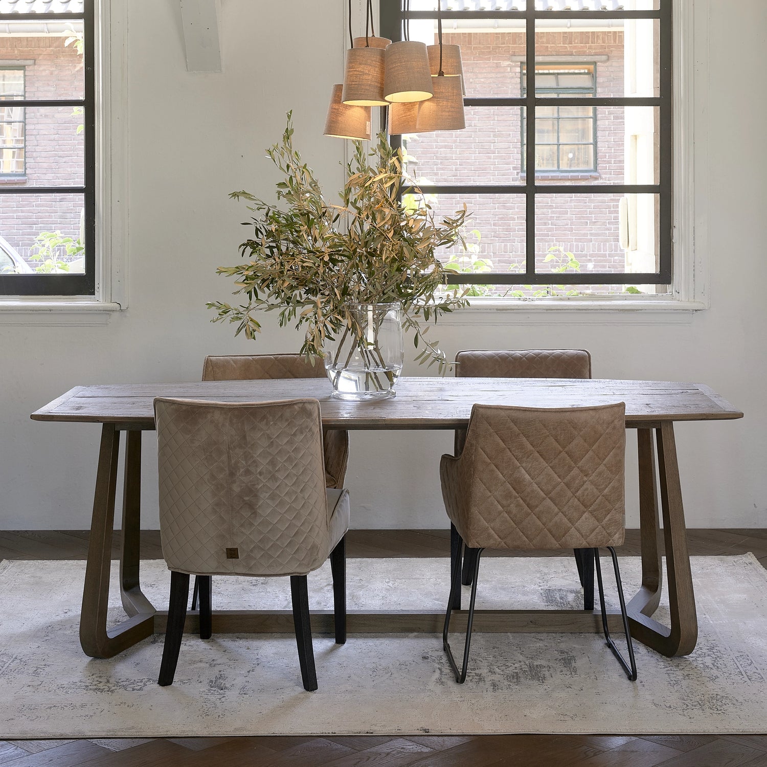 https://dam.dutchinterior.com/riviera-maison/collection/tafels/455360/1920/455360-1.webp