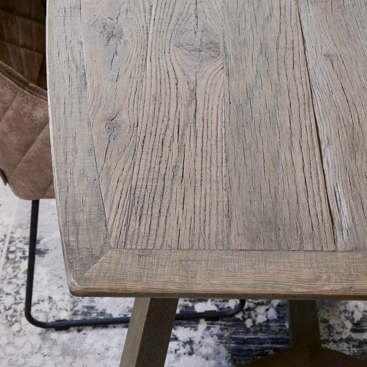 https://dam.dutchinterior.com/riviera-maison/collection/tafels/455360/1920/455360-2.webp
