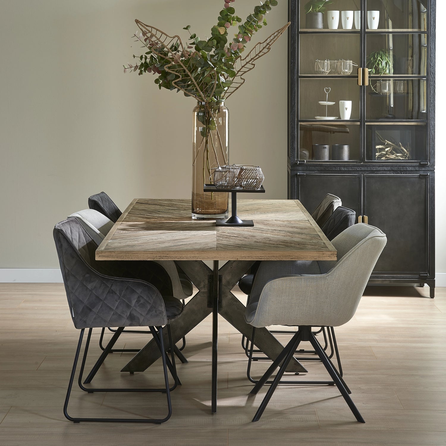 https://dam.dutchinterior.com/riviera-maison/collection/tafels/468490/1920/468490-8.webp