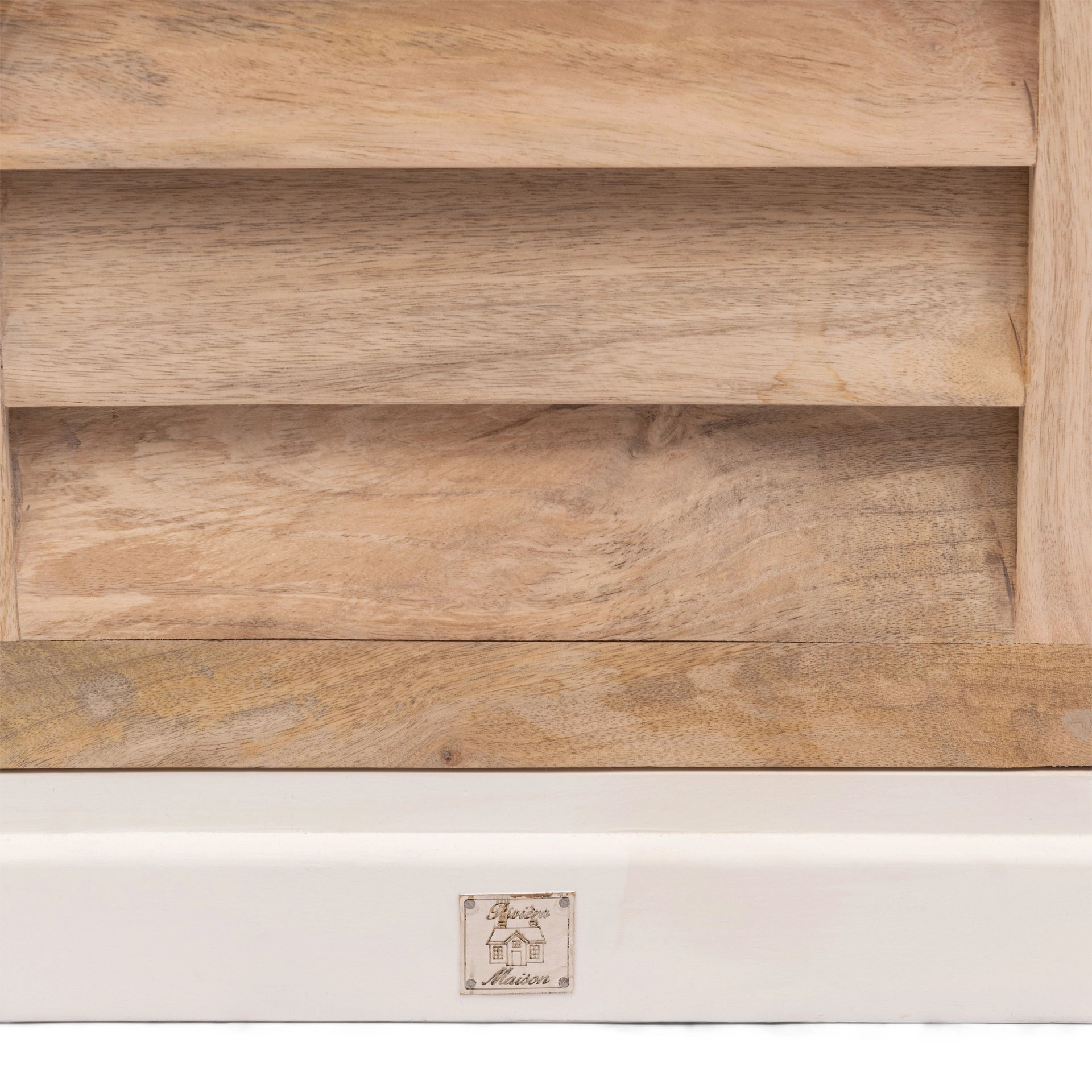 Pacifica Bed Cabine, left