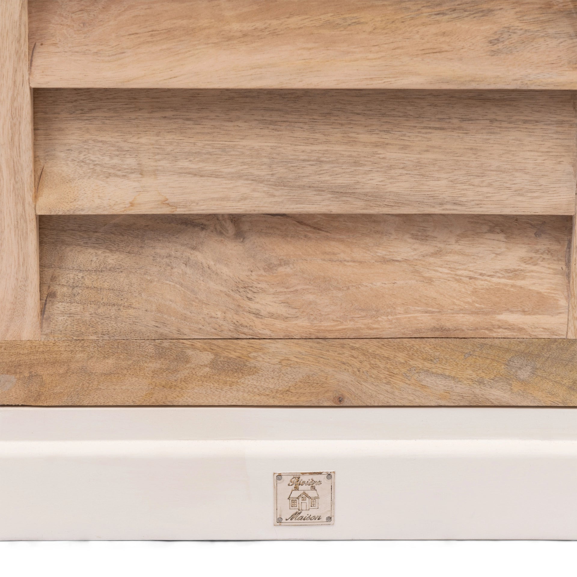 Pacifica Bed Cabine, right