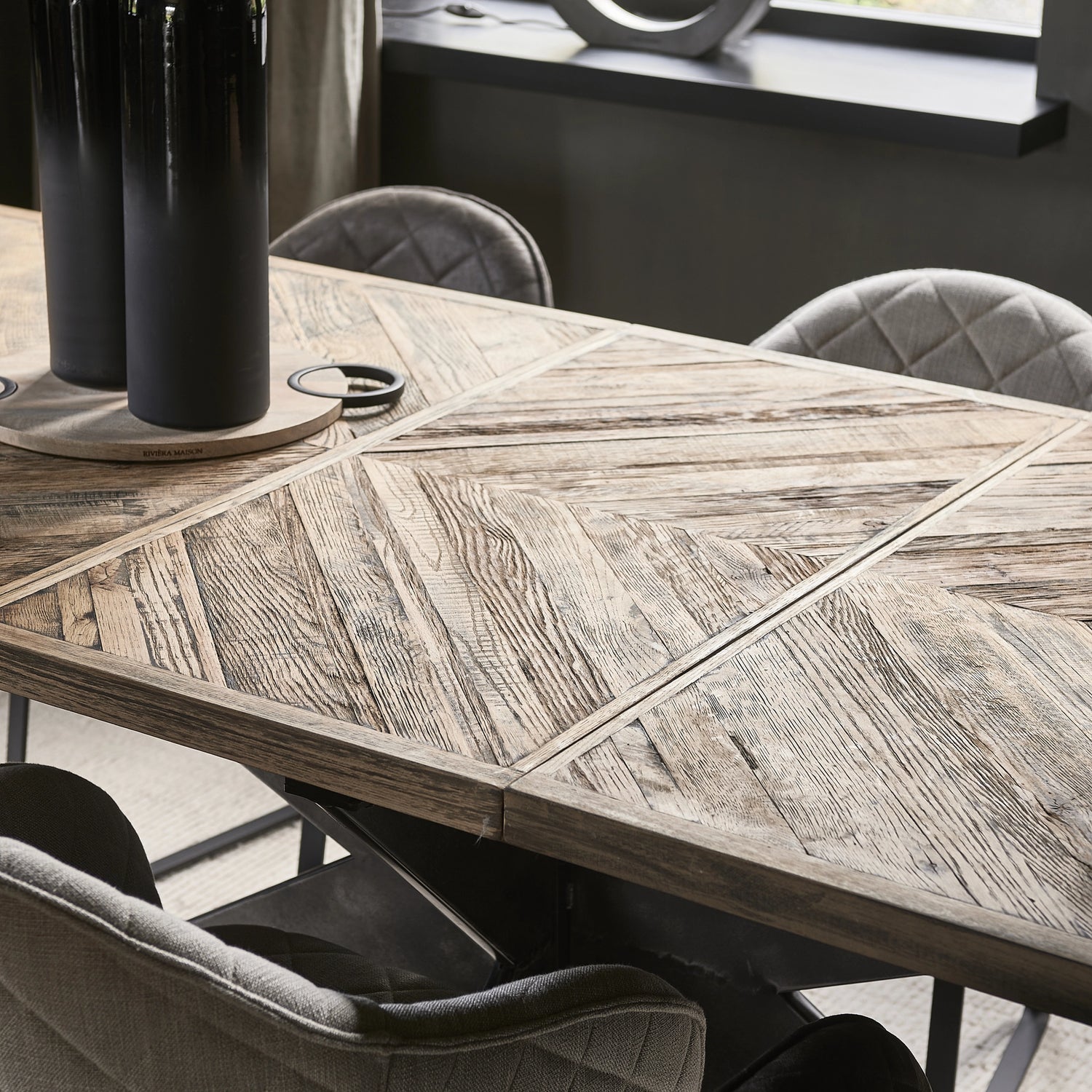 https://dam.dutchinterior.com/riviera-maison/collection/tafels/484480/1920/484480-10.webp