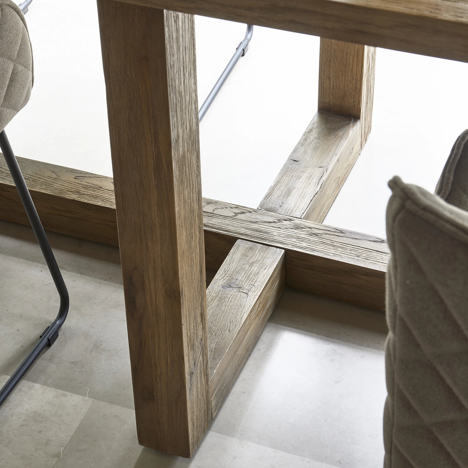 https://dam.dutchinterior.com/riviera-maison/collection/tafels/532130/1920/532130-6.webp