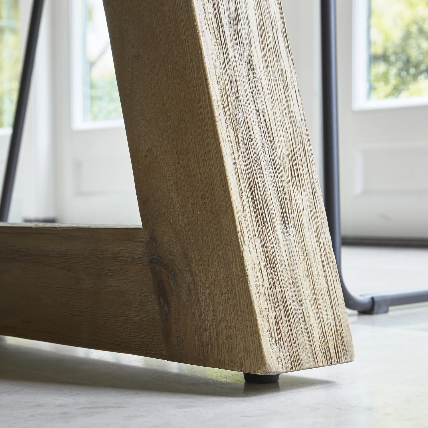 https://dam.dutchinterior.com/riviera-maison/collection/tafels/532130/1920/532130-7.webp