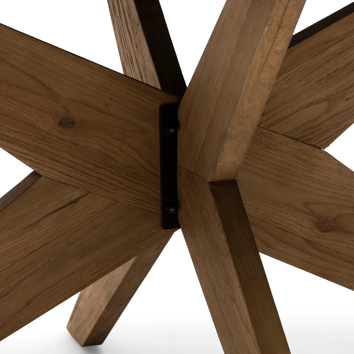 https://dam.dutchinterior.com/riviera-maison/collection/tafels/532930/1920/532930-4.webp