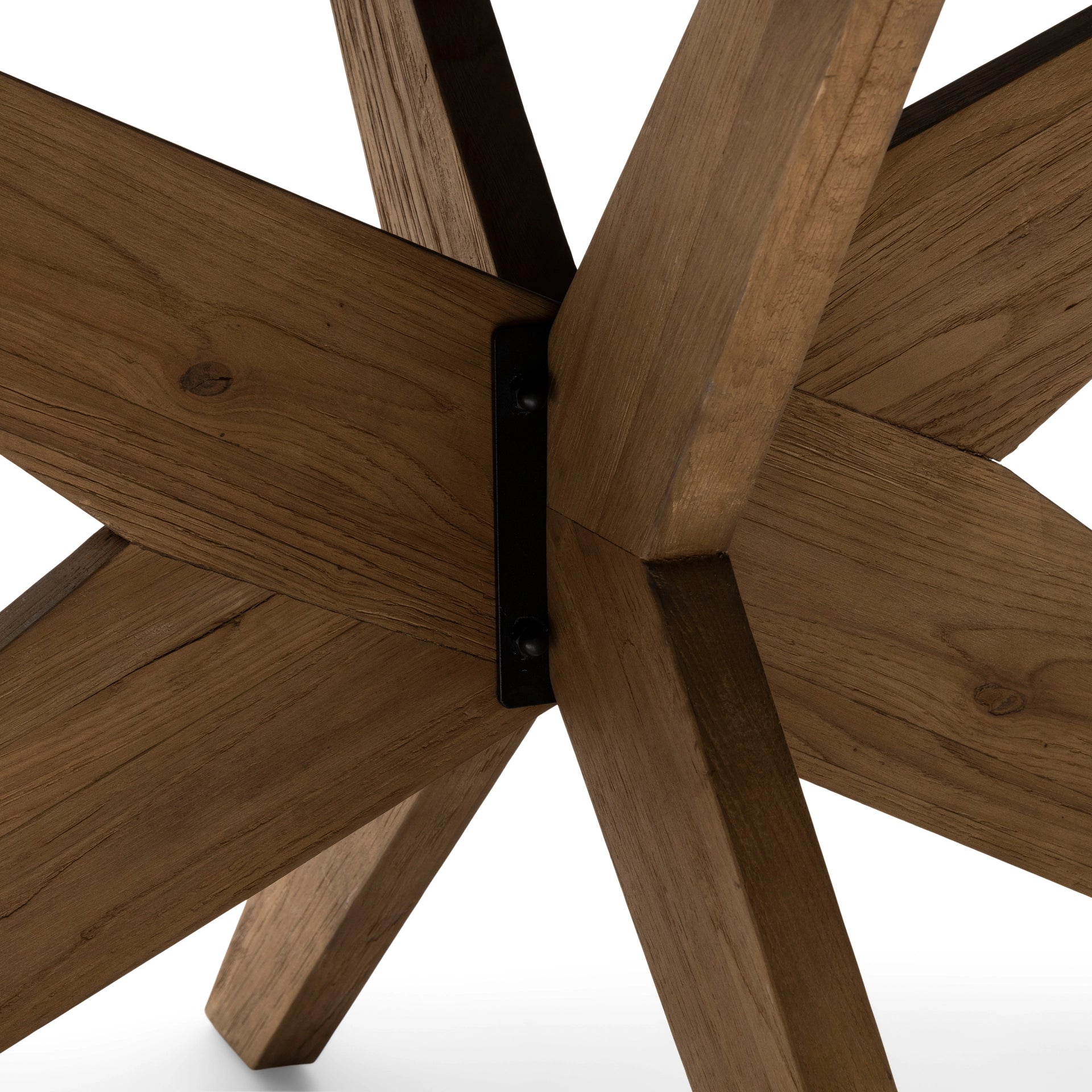 https://dam.dutchinterior.com/riviera-maison/collection/tafels/532930/1920/532930-4.webp