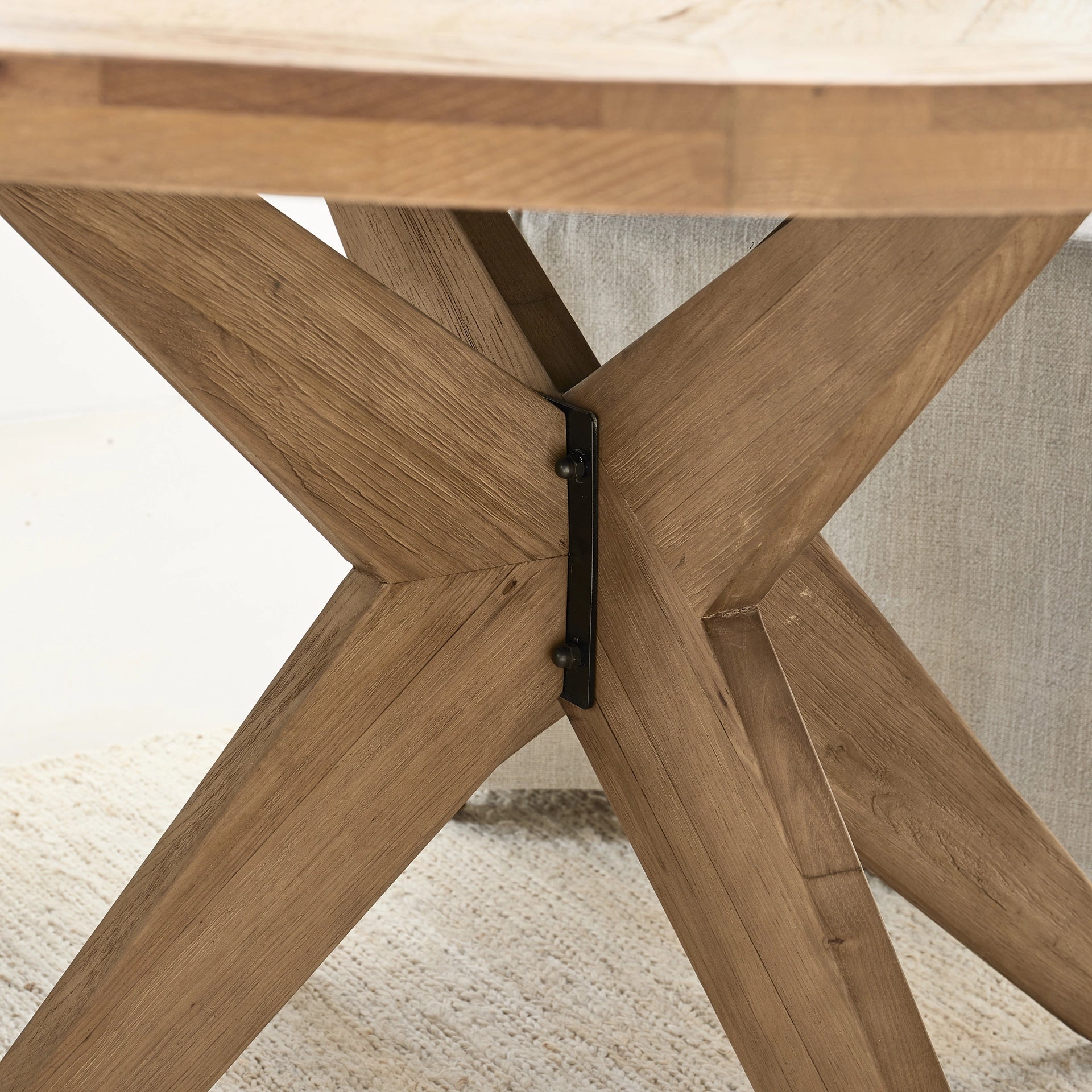 https://dam.dutchinterior.com/riviera-maison/collection/tafels/532940/1920/532940-7.webp