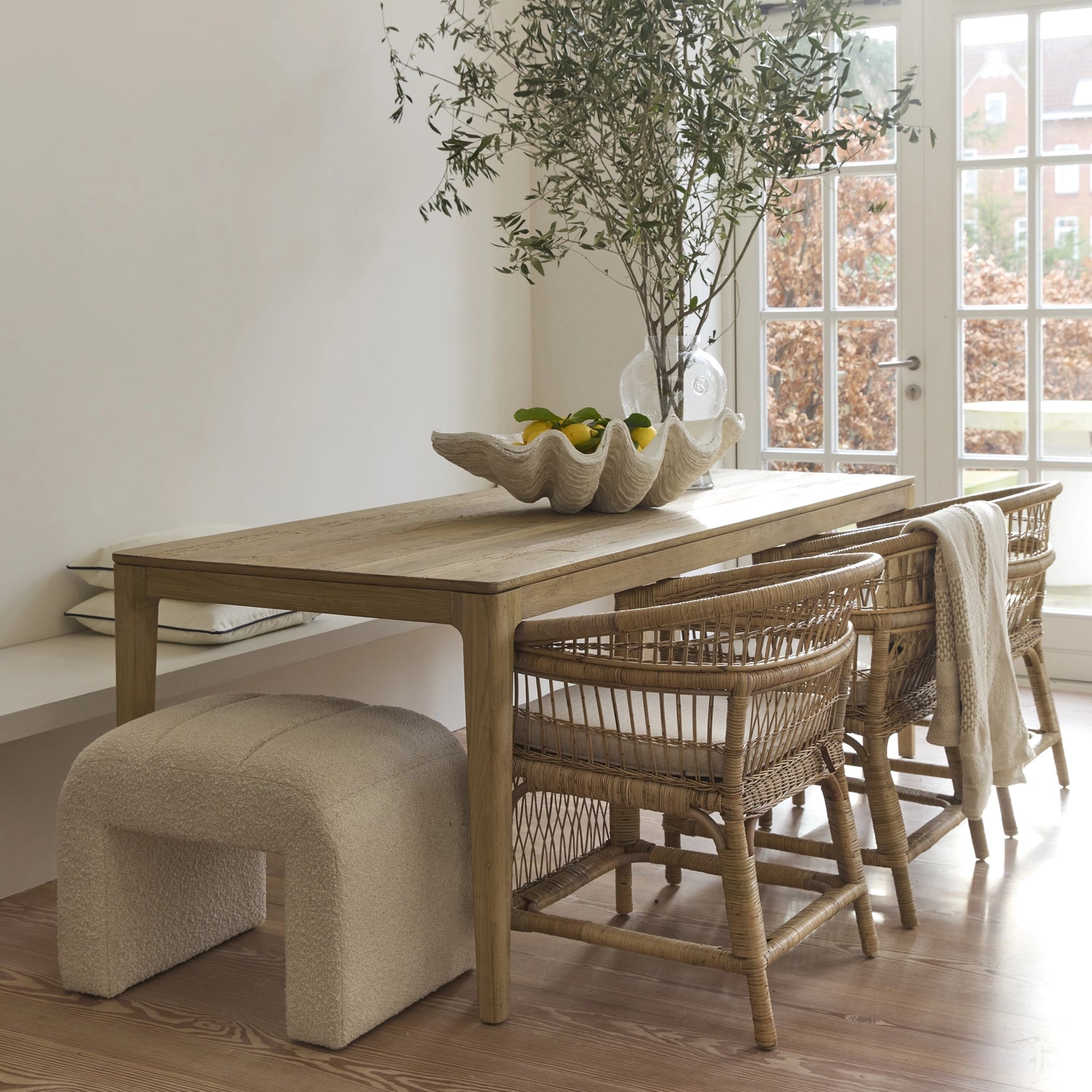 https://dam.dutchinterior.com/riviera-maison/collection/tafels/543810/1920/543810-1.webp
