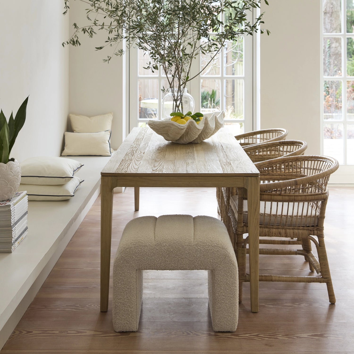 https://dam.dutchinterior.com/riviera-maison/collection/tafels/543810/1920/543810-6.webp