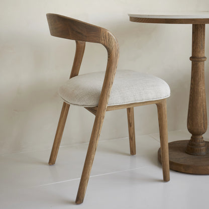 https://dam.dutchinterior.com/riviera-maison/collection/stoelen-bankjes/562120/1920/562120-8.webp