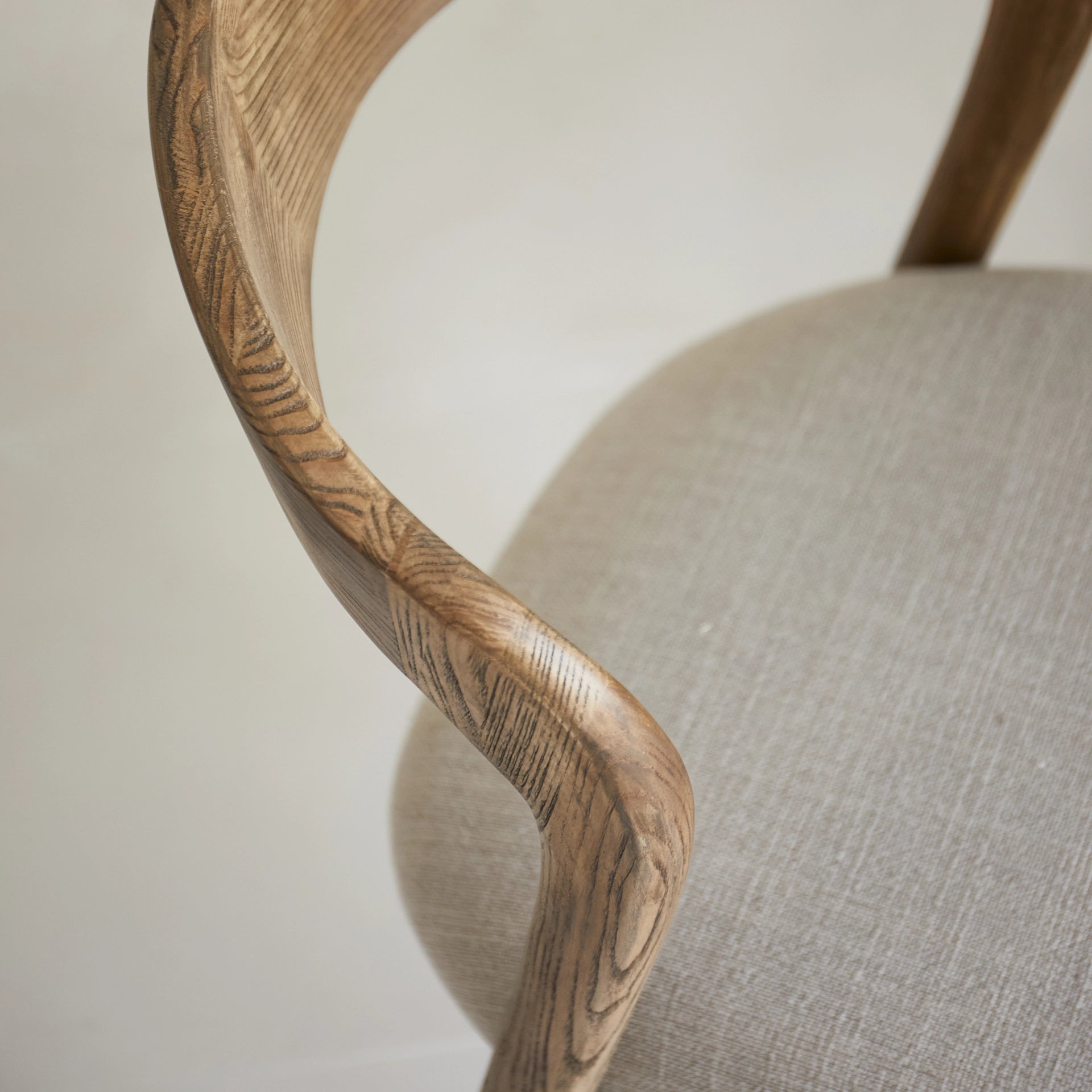 https://dam.dutchinterior.com/riviera-maison/collection/stoelen-bankjes/562120/1920/562120-9.webp