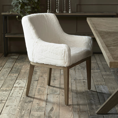 https://dam.dutchinterior.com/riviera-maison/collection/stoelen-bankjes/9739001/1920/9739001-1.webp