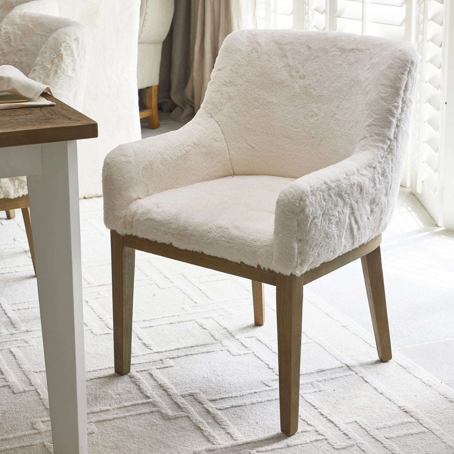 https://dam.dutchinterior.com/riviera-maison/collection/stoelen-bankjes/9739001/1920/9739001-10.webp