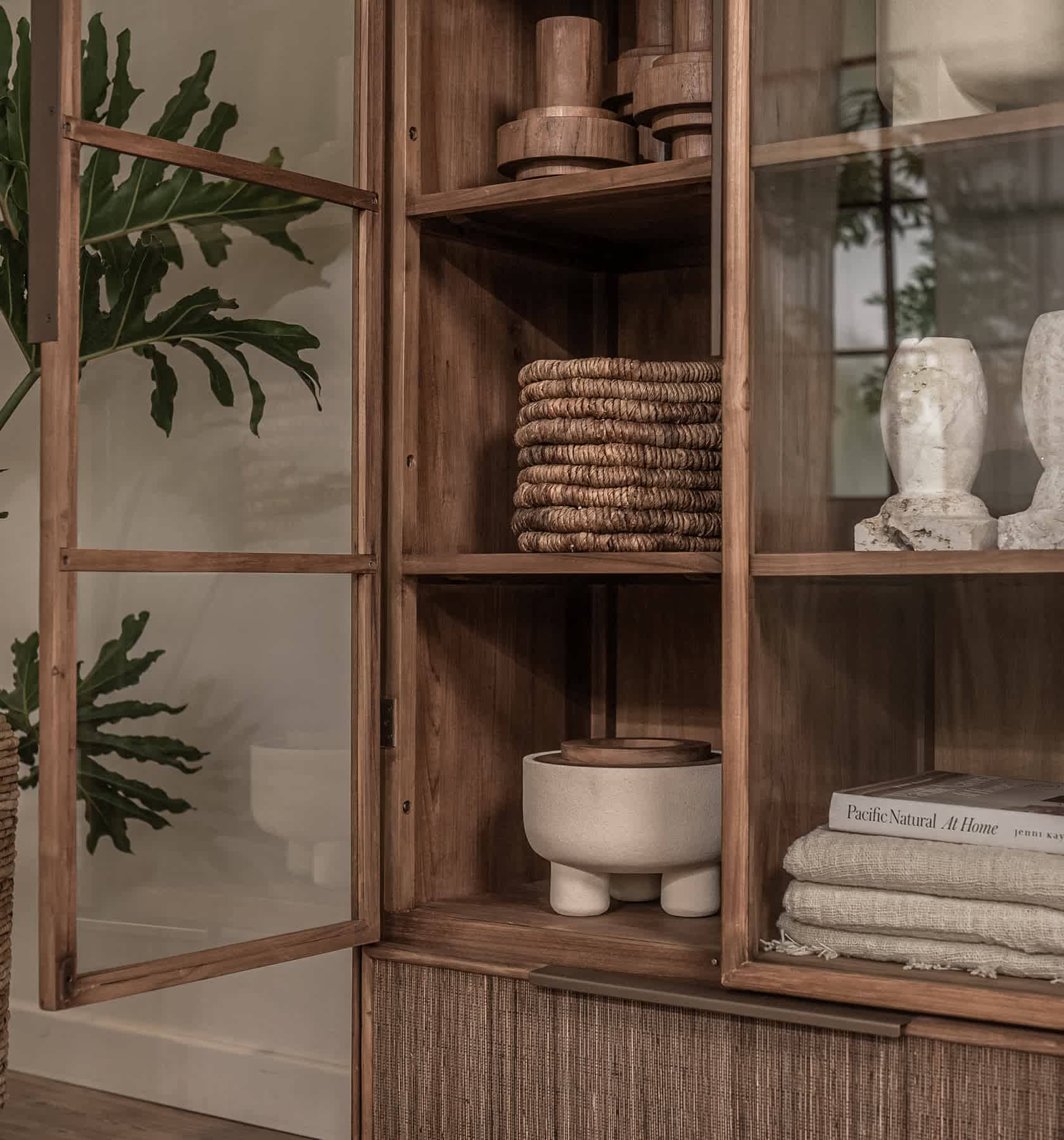 Vitrine Grace, 2 Glastüren und 1 Schublade von d - Bodhi