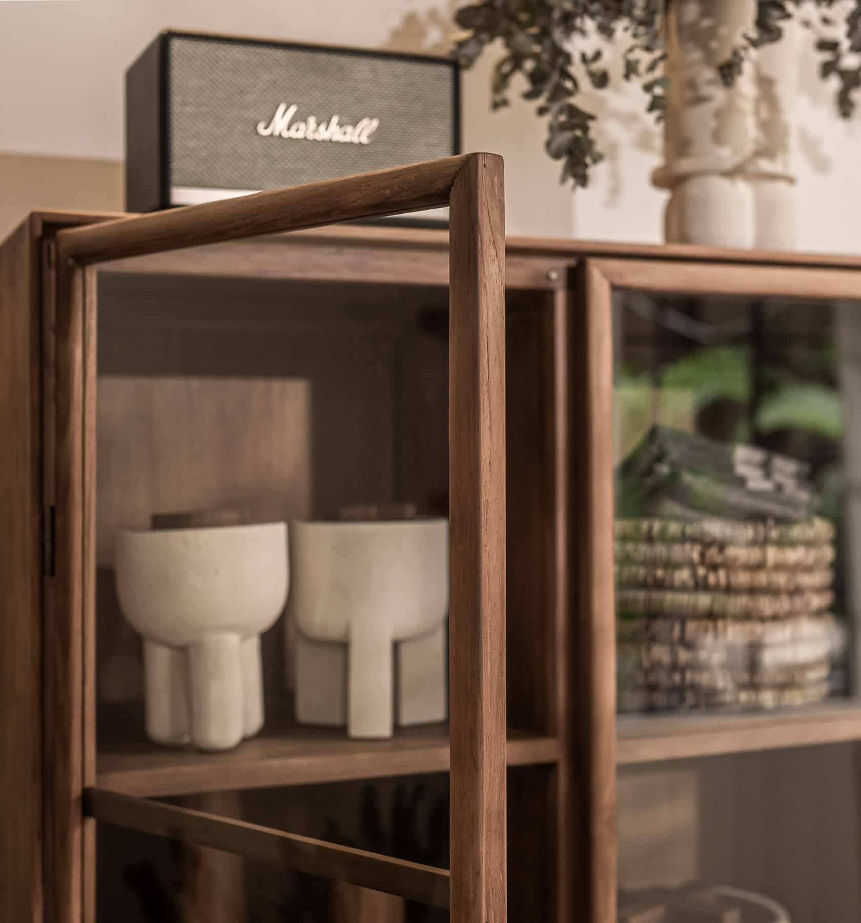 Vitrine Grace, 2 Glastüren und 1 Schublade von d - Bodhi