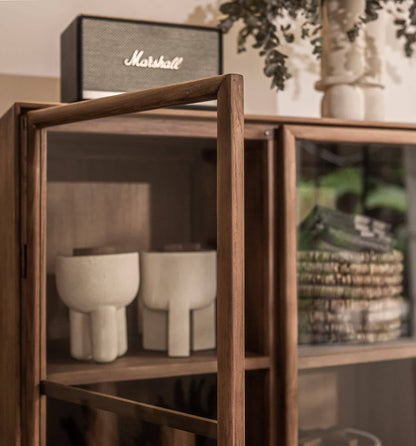 Vitrine Grace, 2 Glastüren und 1 Schublade von d - Bodhi