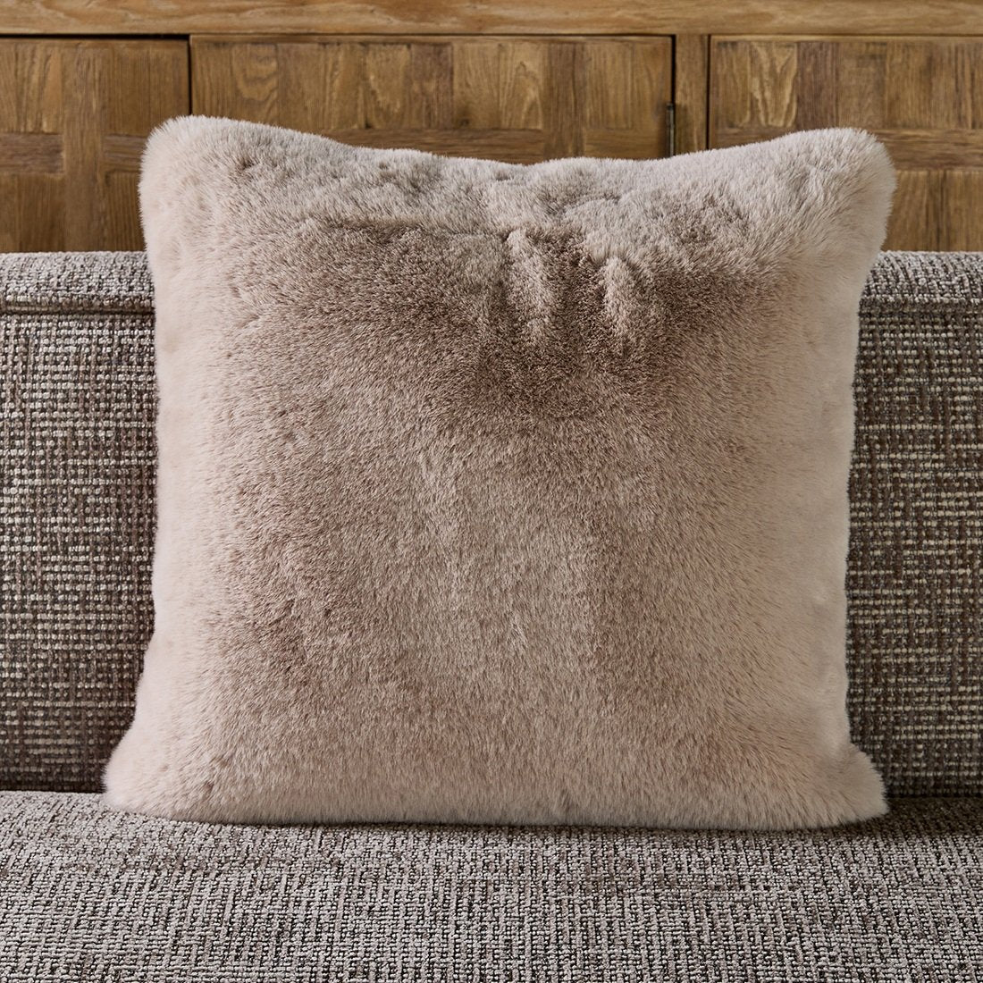 Heather Alba Faux Fur Pillow Cover 50×50 – Luxe Kissenbezug 50 × 50 cm