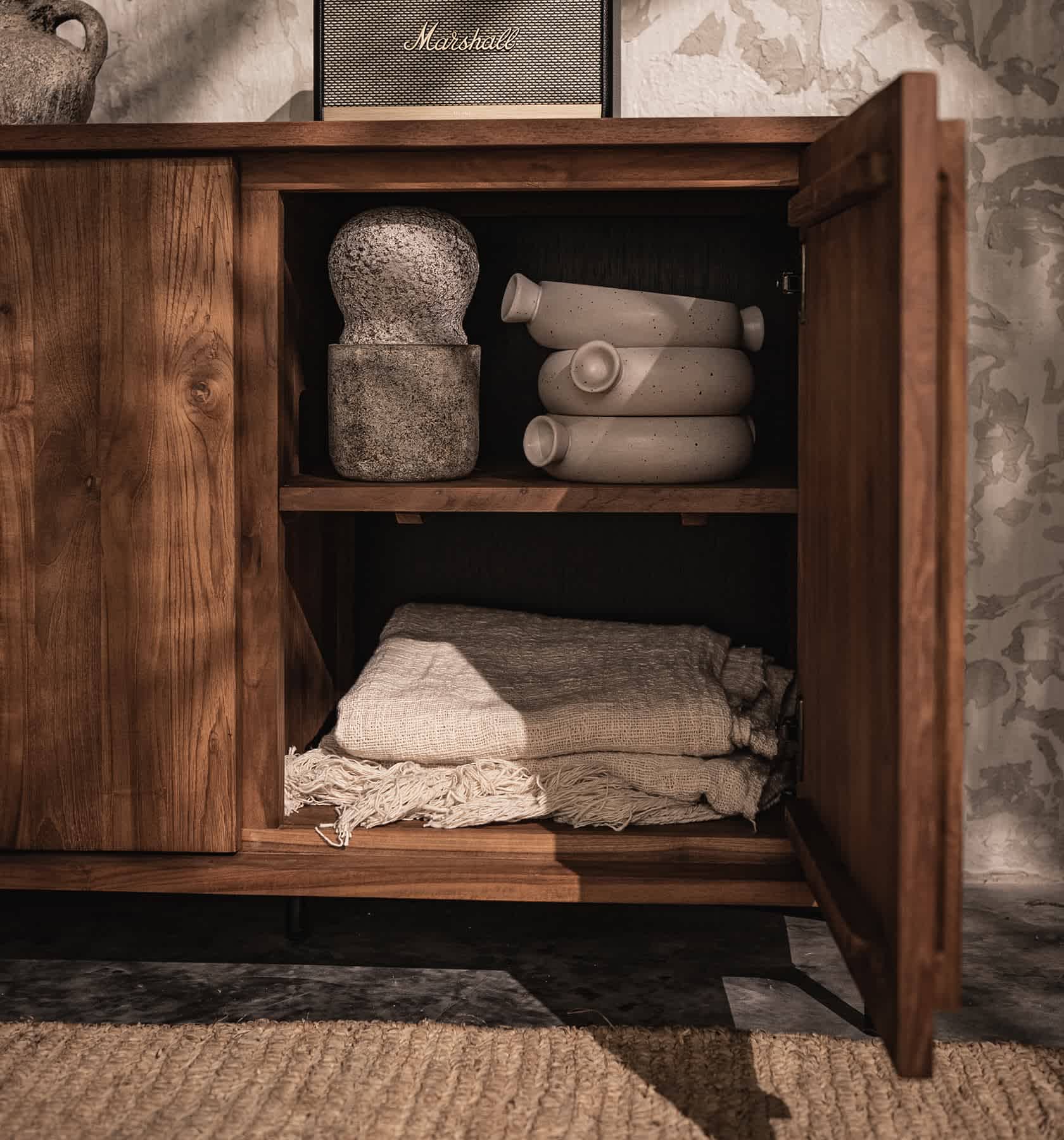 Sideboard Outline mittel von d - Bodhi