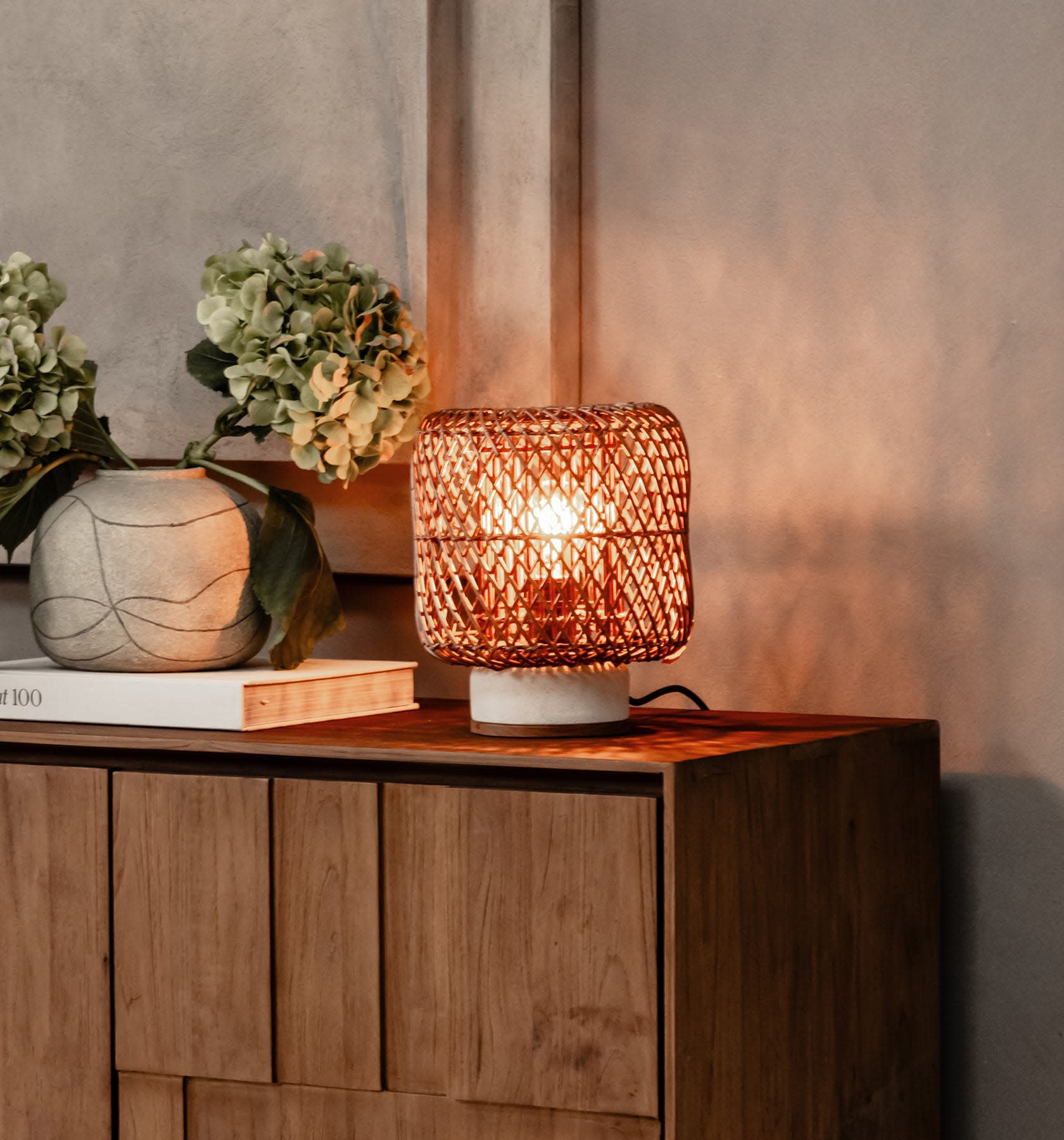Pole Rattan Tischlampe Braun