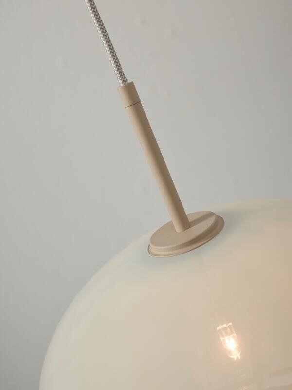 https://cdn.webshopapp.com/shops/321911/files/453692781/600x800x2/its-about-romi-its-about-romi-hanglamp-bologna-wit.jpg