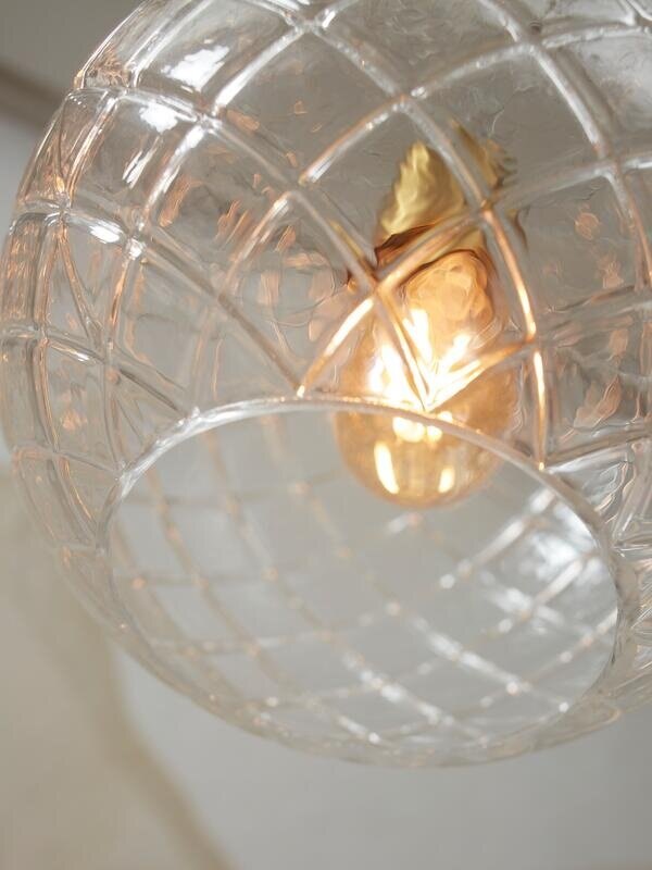 https://cdn.webshopapp.com/shops/321911/files/454015148/600x800x2/its-about-romi-its-about-romi-hanglamp-venice-tran.jpg