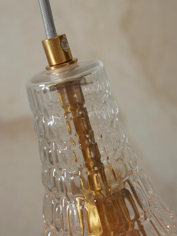 https://cdn.webshopapp.com/shops/321911/files/454015113/600x800x2/its-about-romi-its-about-romi-hanglamp-venice-tran.jpg