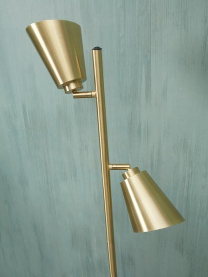 https://cdn.webshopapp.com/shops/321911/files/393383790/600x800x2/its-about-romi-its-about-romi-vloerlamp-bremen-gou.jpg